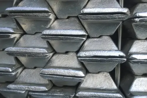 aluminum-ingots-stacked-for-transporation