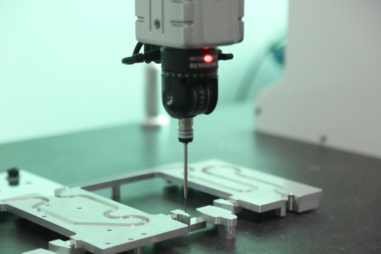 What is a three-dimensional measuring instrument? And what is it's function?